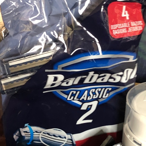 Men’s Ultra Soft Plaid Flannel Bath Robe w/NIVEA Body Wash, Loofah & Shave Gel - Picture 11 of 16